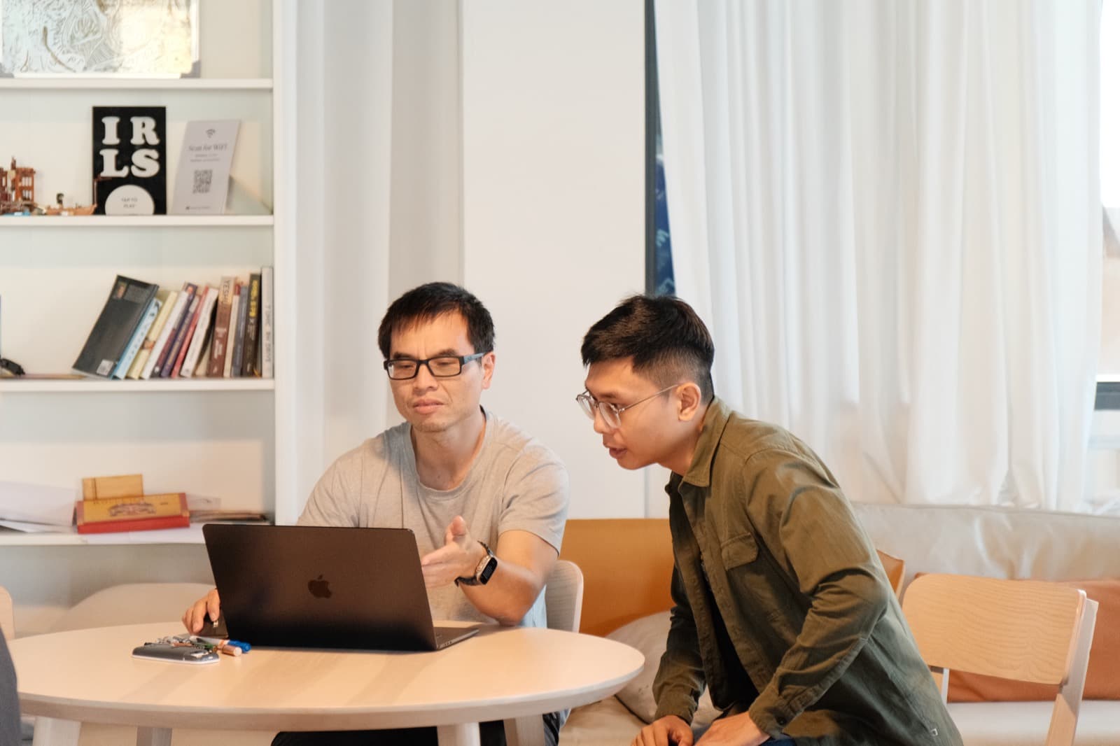 Tony in a focused one-on-one founder session over a laptop